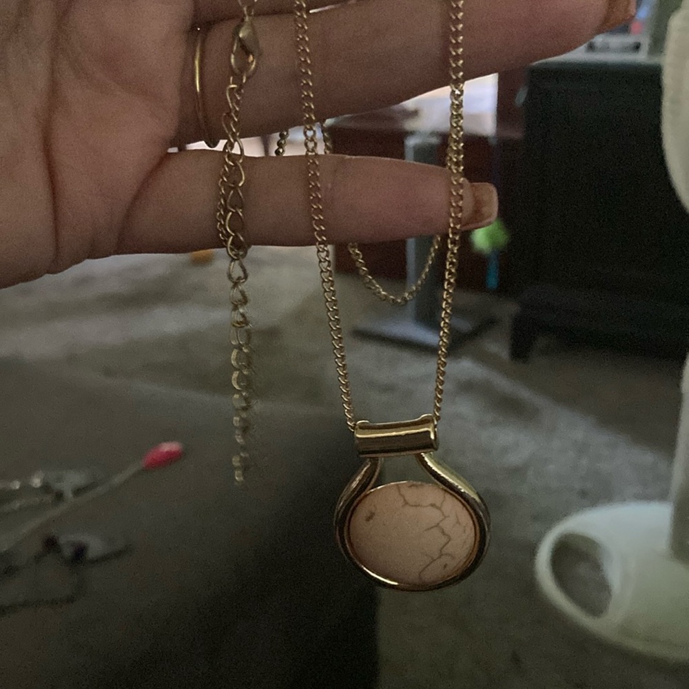 Elegant Gold Pendant Necklace